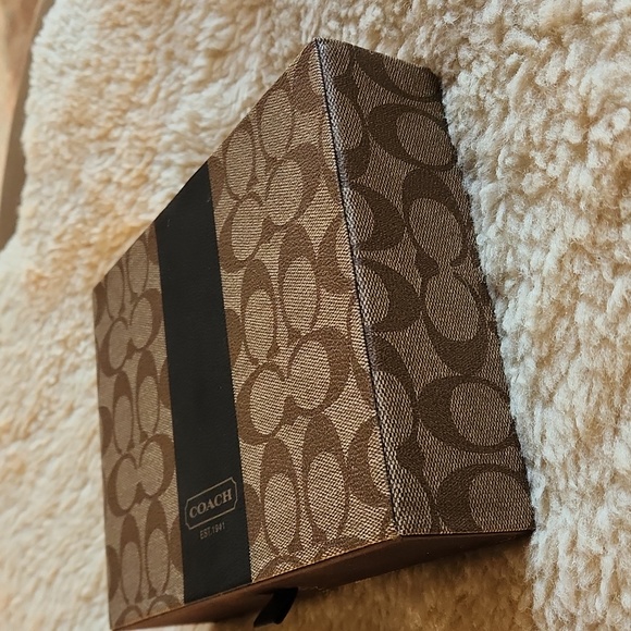 Awesome NWOT Coach Poker Set In Storage Chest 🎲♣️♠️ - Picture 5 of 15